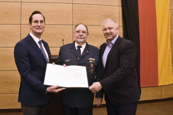 Verdienstkreuz für Friedhelm Kayß