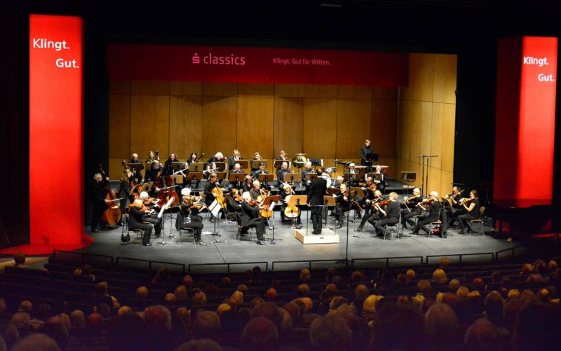 Vhs-Orchester spielt im Saalbau Konzertreihe „Sparkassen-Classics“ wird fortgesetzt