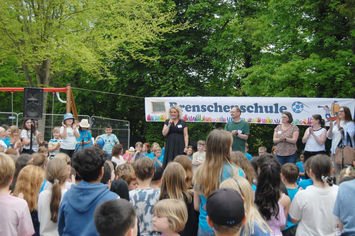 Brenschenschule freut sich über neue Spielgeräte