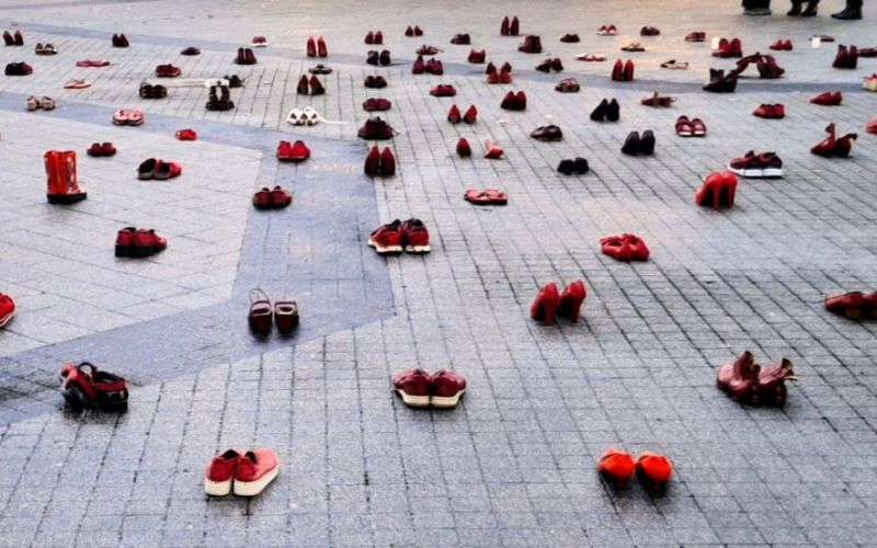 Gesucht: rote Schuhe Tag gegen Gewalt an Frauen