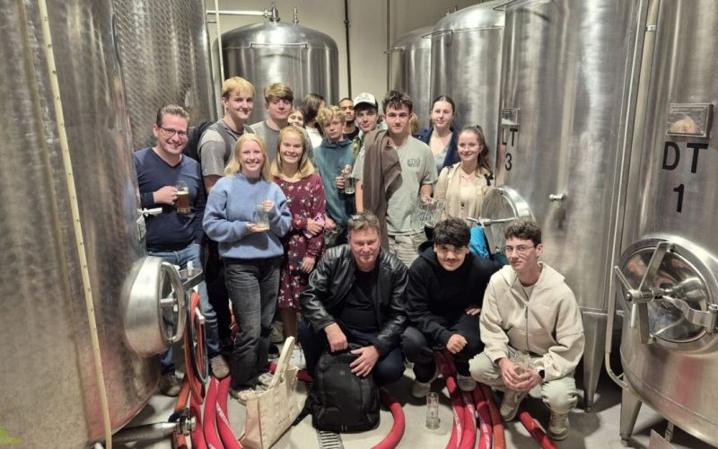 Projektkurs Q2 war bei Hövels in Dortmund zu Gast