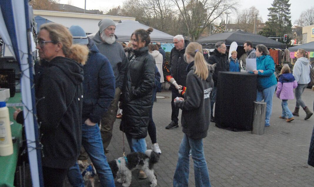Weihnachtsmarkt vor dem TuS-Bommern-Sportzentrum