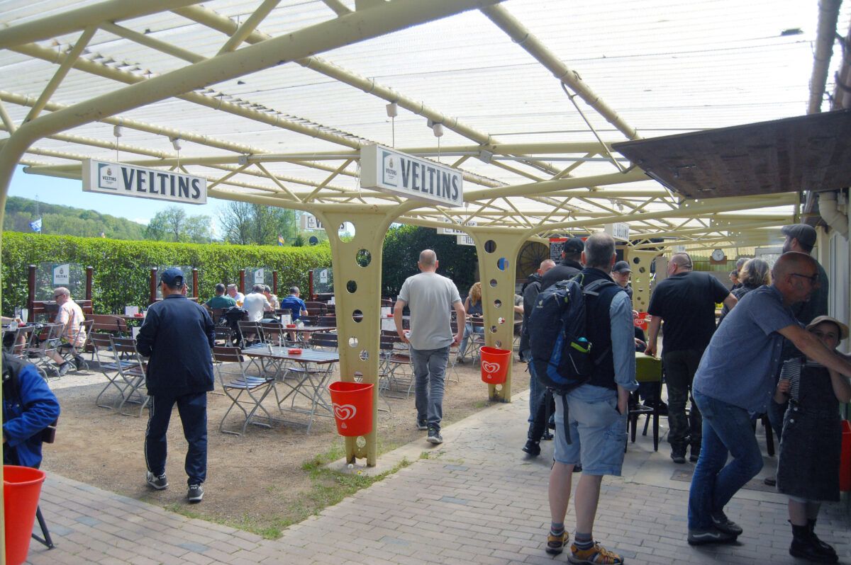 Reges Treiben auf dem Campingplatz Steger beim Auftakt