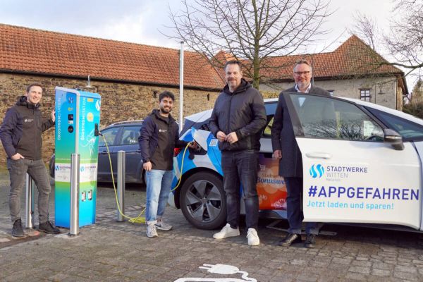 Neue Energie für Haus Herbede: Stadtwerke haben Ladesäule in Betrieb genommen