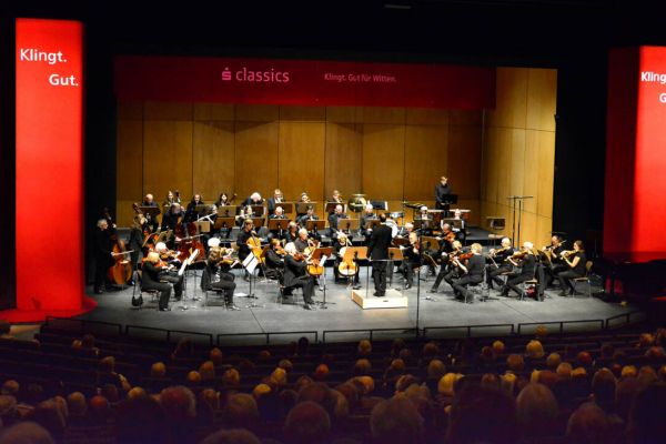 Vhs-Orchester spielt im Saalbau Konzertreihe „Sparkassen-Classics“ wird fortgesetzt