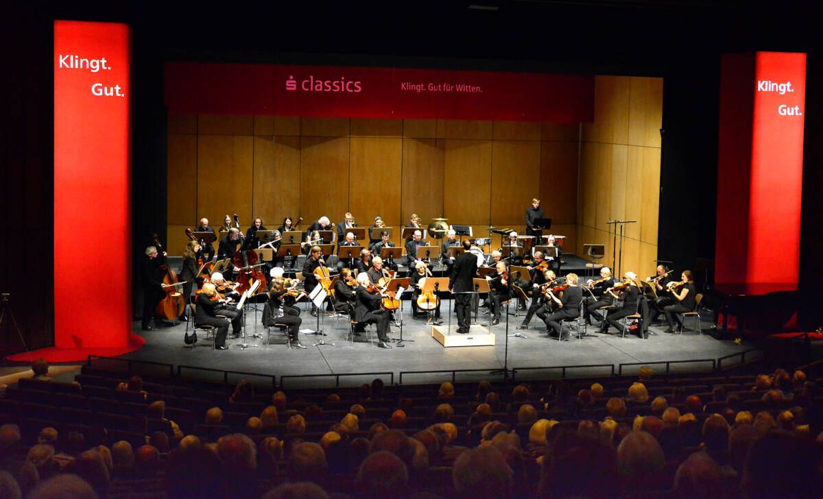 Vhs-Orchester spielt im Saalbau Konzertreihe „Sparkassen-Classics“ wird fortgesetzt