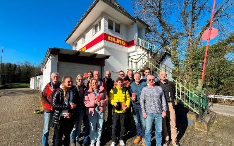 20 Triathleten sind jetzt auch Rettungsschwimmer