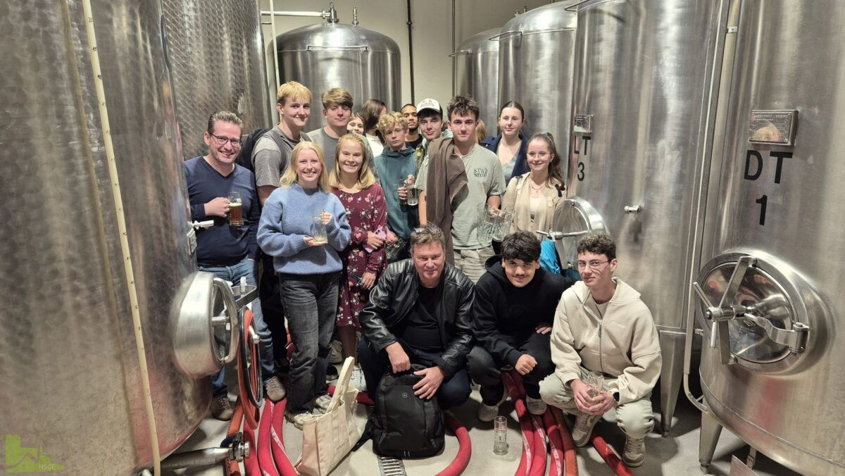 Projektkurs Q2 war bei Hövels in Dortmund zu Gast