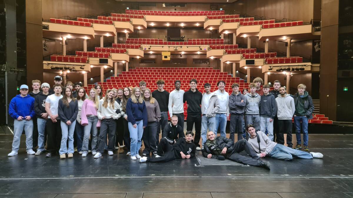 Hardenstein-Gesamtschule: Jahrgangsstufe Q1 hat Theater in Dortmund besucht
