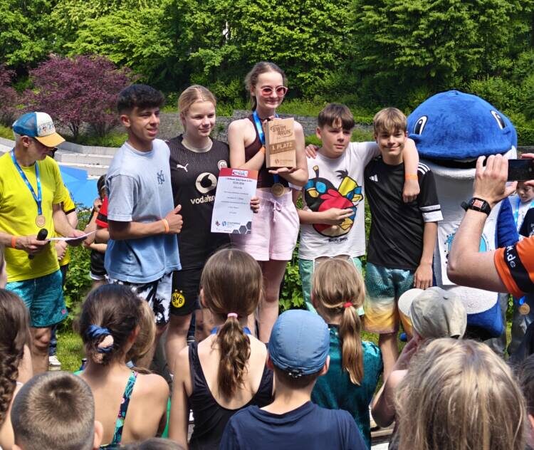 Die teilnehmenden Schüler der Hardenstein-Gesamtschule erzielten beim ersten Schul-Swim & Run hervorragende Ergebnisse. Foto: Schule