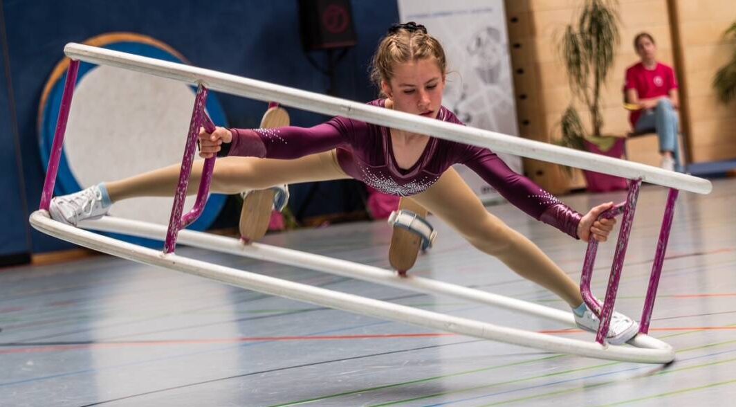 Lilli Hebestreit vom TuS Bommern hat sich für die Deutschen Rhönrad-Meisterschaften qualifiziert. Foto: Verein
