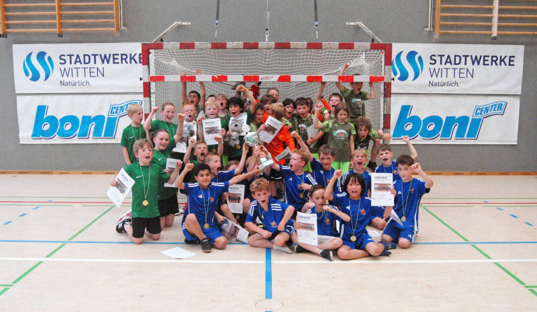 Die besten Schulhandballer der Stadt: Brenschenschule, Borbachschule und Vormholzer Grundschule bei der Stadt-Grundschul-Meisterschaft im TuS-Bommern-Sportzentrum.