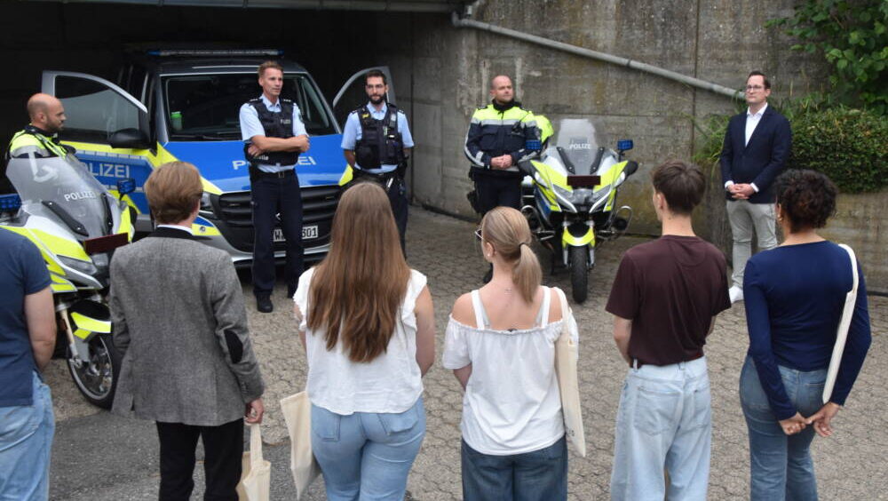 Die Kreispolizeibehörde nutzte die Gelegenheit, um die Kinder und Jugendlichen über ihre Arbeit zu informieren. Foto: UvK/Ennepe-Ruhr-Kreis