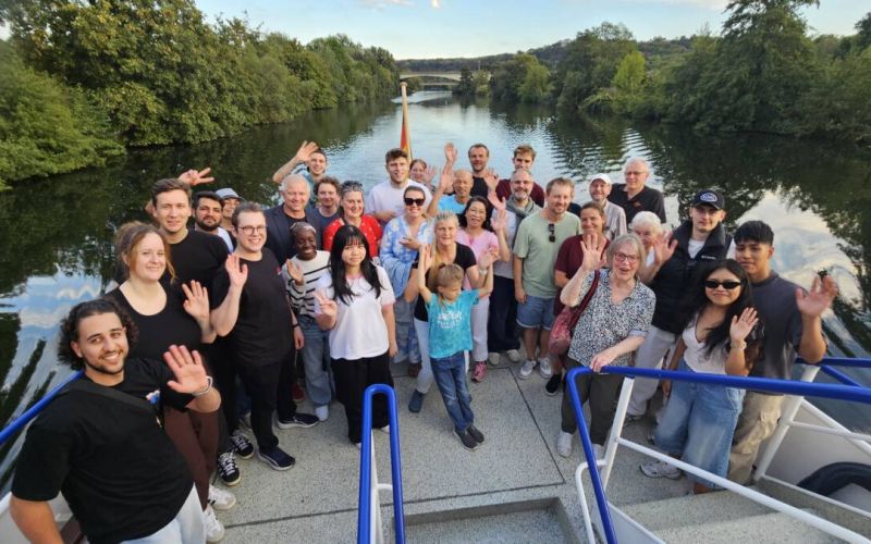 Bei einer Fahrt auf der MS Schwalbe II haben 35 Menschen ihre neue Heimat kennengelernt. Foto: Stadt Witten