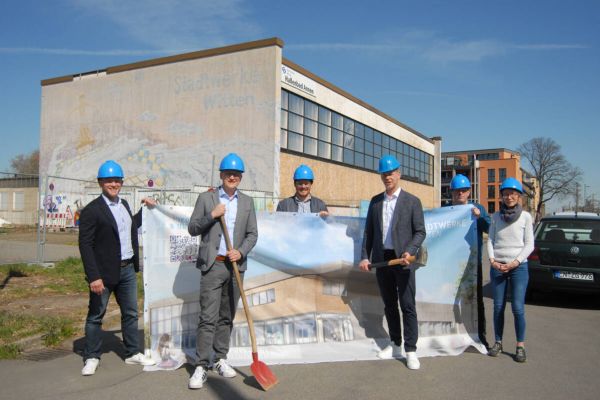 Hallenbad Annen: Abriss hat begonnen - Außenbereich und Parkplatz werden neugestaltet