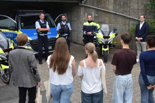 Die Kreispolizeibehörde nutzte die Gelegenheit, um die Kinder und Jugendlichen über ihre Arbeit zu informieren. Foto: UvK/Ennepe-Ruhr-Kreis