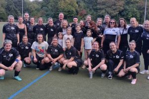 Das Damenteam vom SVH ist von der Kadergröße gut aufgestellt, auch, wenn nicht alle Damen auf dem Bild in der Kreisliga kicken. Foto: SV Herbede