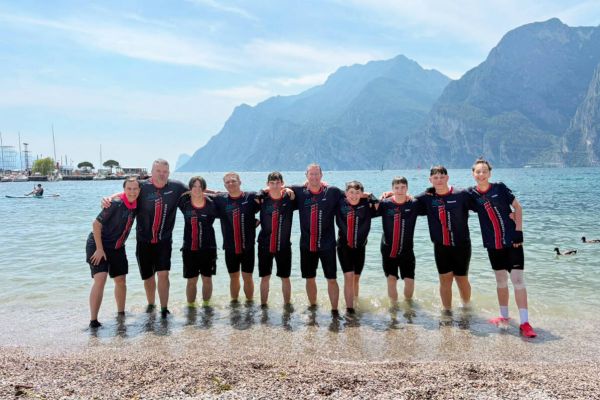 Haben erfolgreich die Alpen überquert: Wiebke van Kempen, Christian Bockelbrink, Lenni Budde, Sidney Wierzba, Jan Kasimir, Florian Feige, Johnny Köhler, Elias Kisser, Clemens Langenbach, Louis Grajcar (von links).