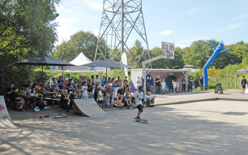 Party auf der Skater-Anlage