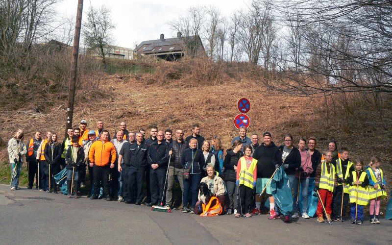 Müllsammelaktion in Buchholz-Kämpen: Auch Pfadfinder und Feuerwehr dabei