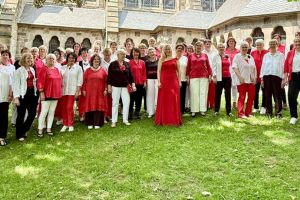 Die Sängerinnen und das Ensemble des Chors treten am Samstag, 29. November, in der evangelischen Lutherkirche auf. Foto: privat