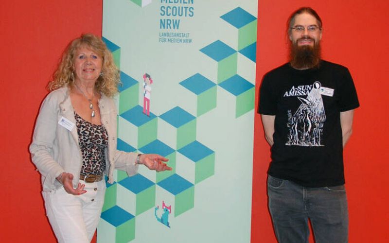 Annette Ide und Leif Linnemöller vom Medienzentrum des Ennepe-Ruhr-Kreises. Foto: EN-Kreis