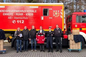 Nikolaus Schürholz, Dr. Christoph Wiemer, Andreas Dunkel, Jan-Christoph Schaberick, Martin Weber und Dominik Trocka beim Übergabetermin. Foto: UvK/Ennepe-Ruhr-Kreis