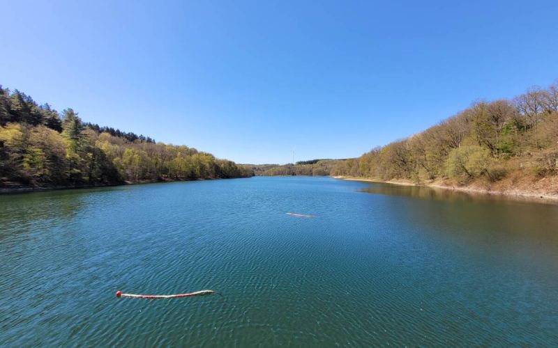 Wer sich in der Glörtalsperre abkühlt, profitiert von ihrer ausgezeichneten Badewasserqualität. Foto: UvK/Ennepe-Ruhr-Kreis