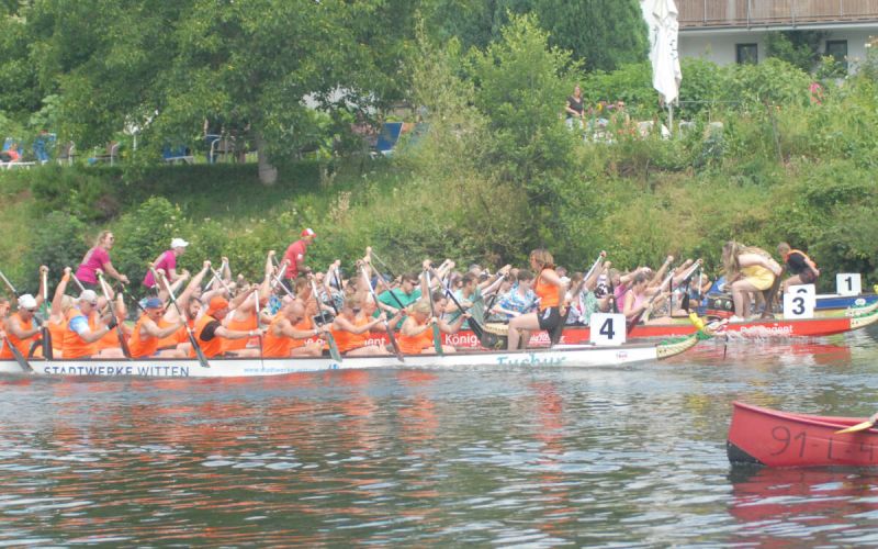 Mehr als 3.000 Menschen beim Drachenboot-Cup