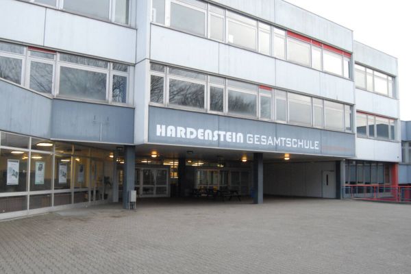 Schulassistenzen unterstützen Klassen im Schulalltag