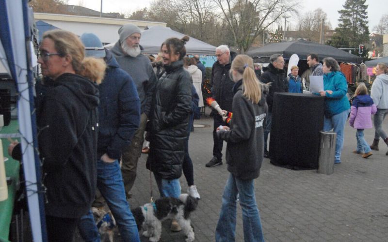 Weihnachtsmarkt vor dem TuS-Bommern-Sportzentrum