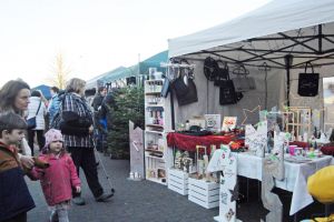 Der Weihnachtsmarkt lockt auch in diesem Jahr mit zahlreichen Kreativangeboten rund ums Fest und darüber hinaus. Foto: Archiv