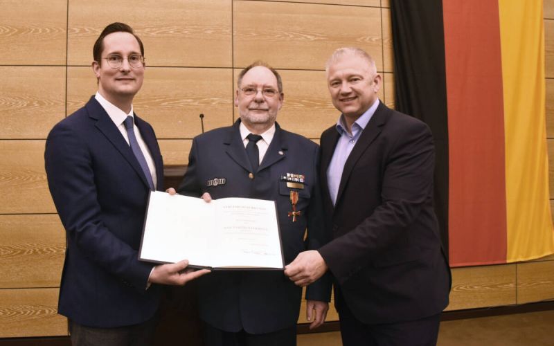 Verdienstkreuz für Friedhelm Kayß