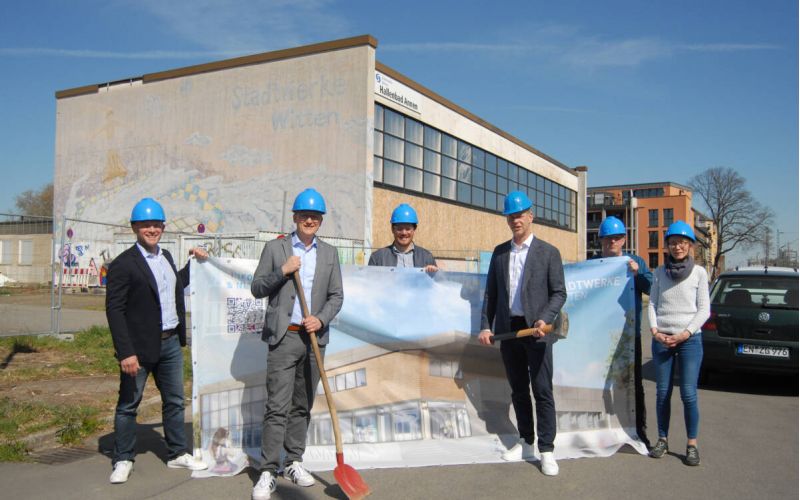 Hallenbad Annen: Abriss hat begonnen - Außenbereich und Parkplatz werden neugestaltet