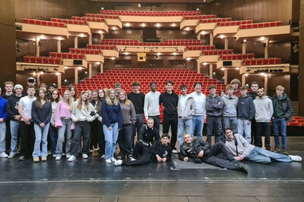 Hardenstein-Gesamtschule: Jahrgangsstufe Q1 hat Theater in Dortmund besucht
