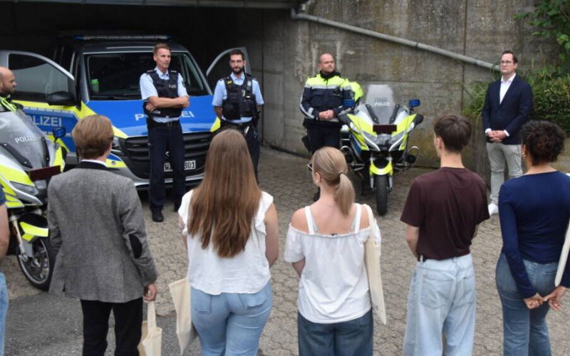 Die Kreispolizeibehörde nutzte die Gelegenheit, um die Kinder und Jugendlichen über ihre Arbeit zu informieren. Foto: UvK/Ennepe-Ruhr-Kreis