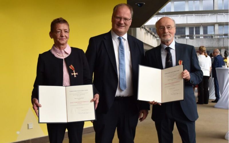 Novum: Verdienstkreuze mit Trauschein