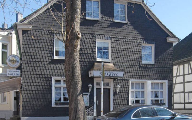 Auch, wenn sich gerade vieles in Herbede in Luft auflöst: Für das ehemalige Restaurant „Sokrates“ wird irgendwann eine neue Gastronomie einziehen.
