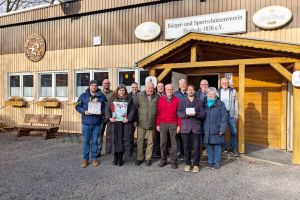 Der Glühweintreff Herbede konnte die Rekord-Spendensumme von 13.400 Euro einstellen und an karitative Einrichtungen weitergeben. Foto: Matthias Dix