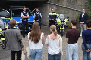 Die Kreispolizeibehörde nutzte die Gelegenheit, um die Kinder und Jugendlichen über ihre Arbeit zu informieren. Foto: UvK/Ennepe-Ruhr-Kreis