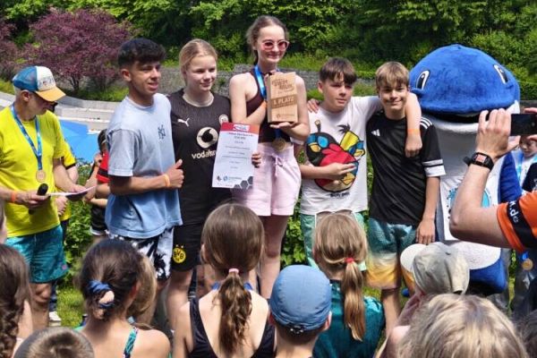 Die teilnehmenden Schüler der Hardenstein-Gesamtschule erzielten beim ersten Schul-Swim & Run hervorragende Ergebnisse. Foto: Schule