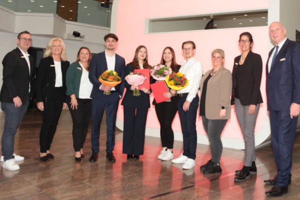 Sparkasse Witten feiert Absolventen