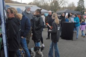 Den ganzen Tag über herrschte reger Betrieb vor dem Sportzentrum vom TuS Bommern.